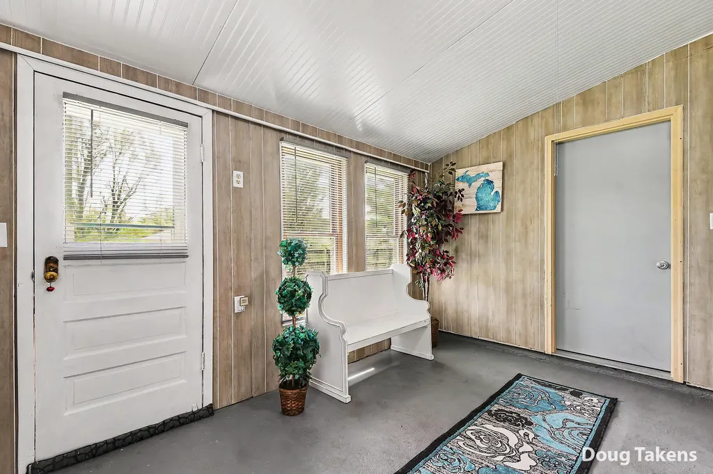 527 W Ellis Street Belding City MI 48809