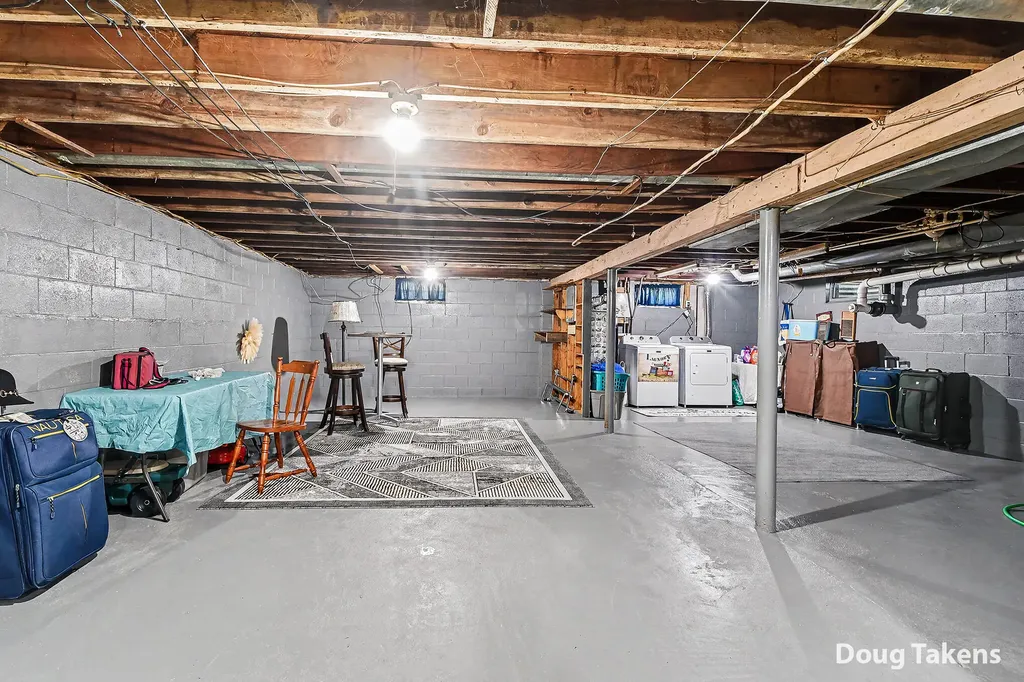 527 W Ellis Street Belding City MI 48809