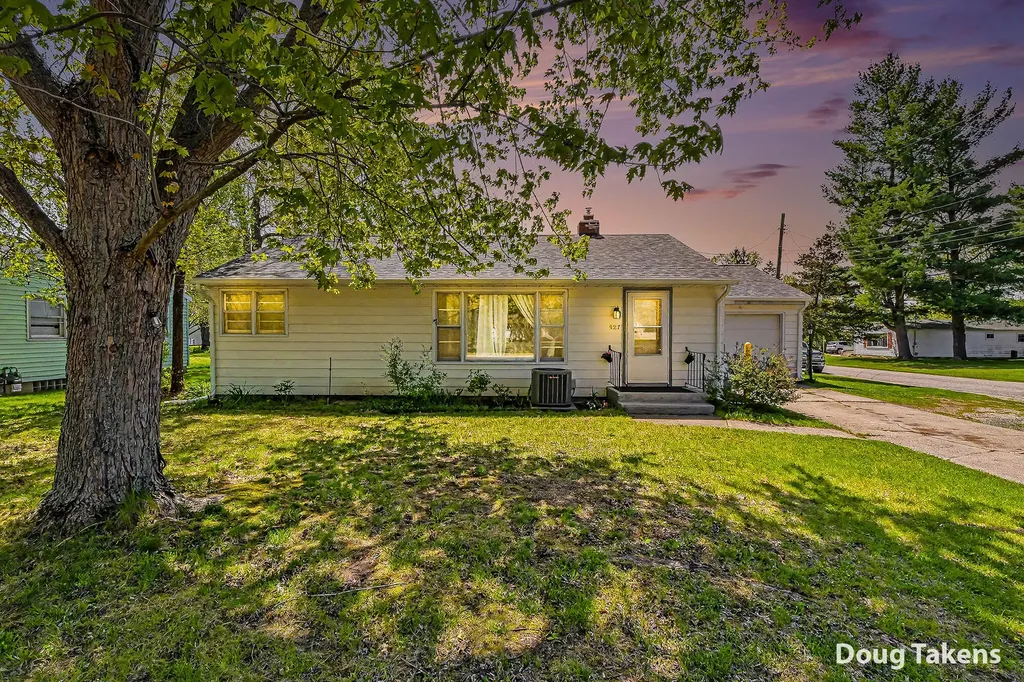 527 W Ellis Street Belding City MI 48809