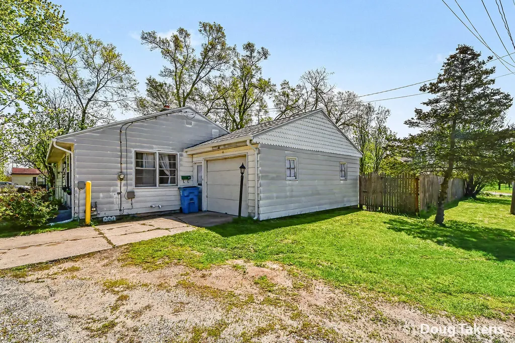 527 W Ellis Street Belding City MI 48809