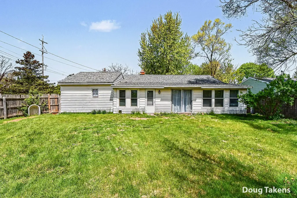 527 W Ellis Street Belding City MI 48809