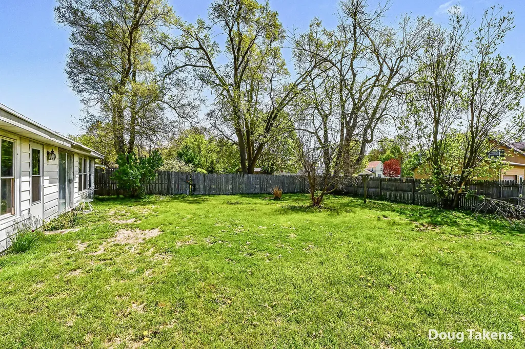 527 W Ellis Street Belding City MI 48809