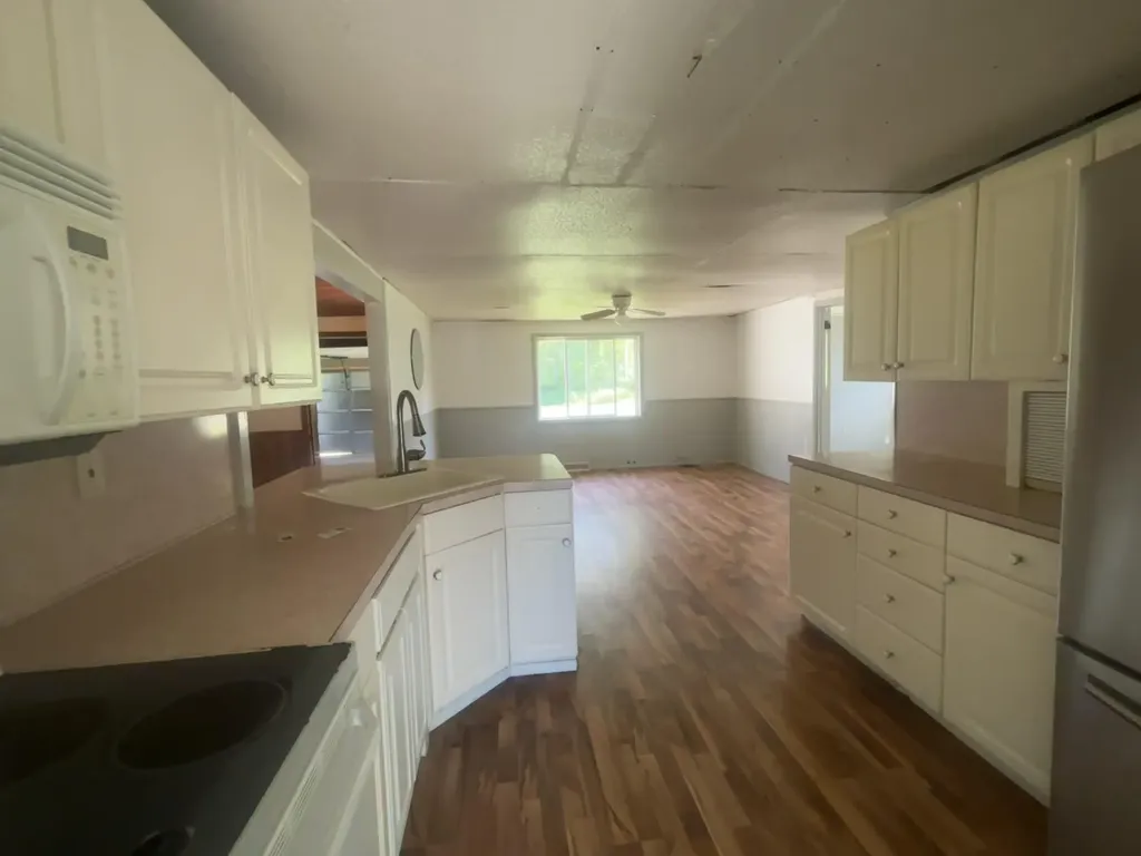191 Haddix Boulevard Unknown City MI 49305
