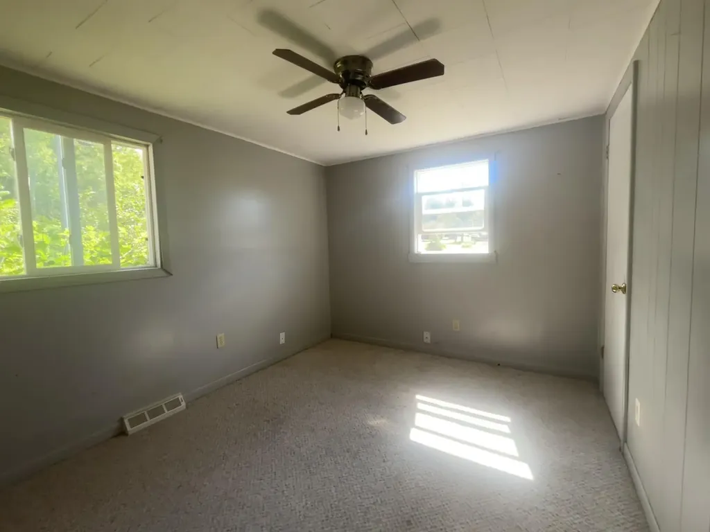 191 Haddix Boulevard Unknown City MI 49305