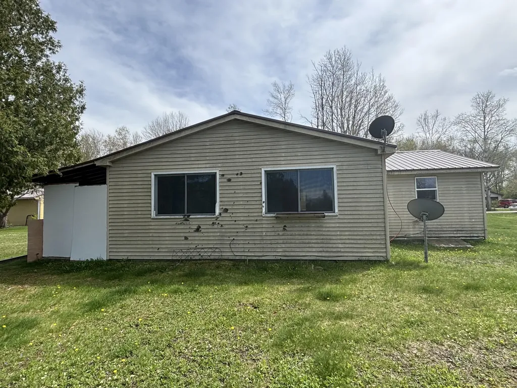 191 Haddix Boulevard Unknown City MI 49305
