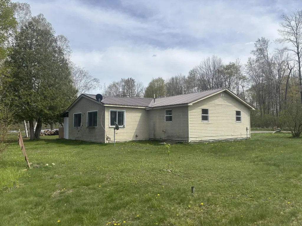191 Haddix Boulevard Unknown City MI 49305