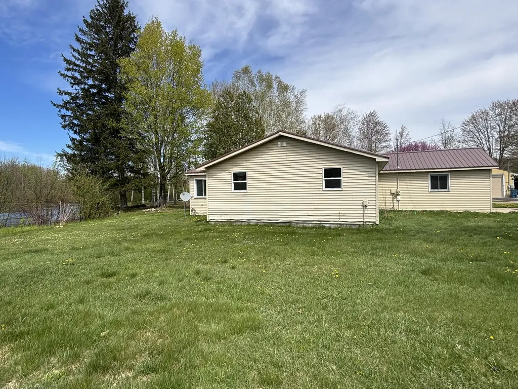 191 Haddix Boulevard Unknown City MI 49305