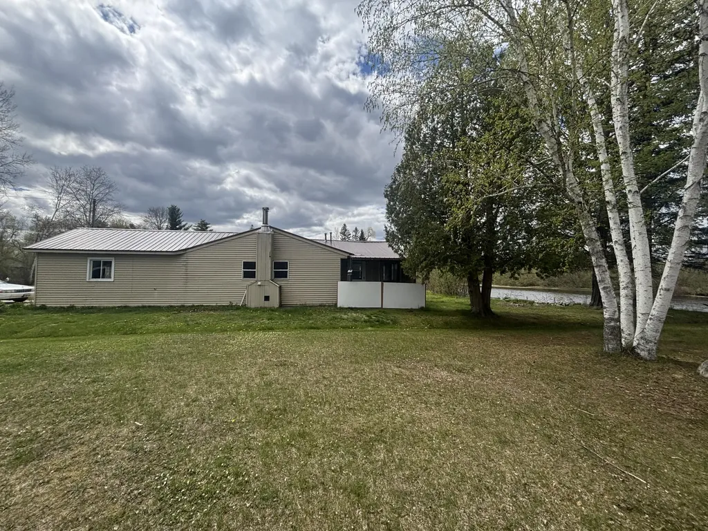 191 Haddix Boulevard Unknown City MI 49305