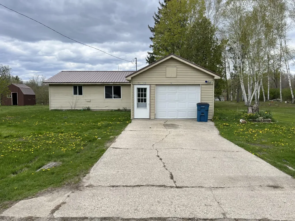 191 Haddix Boulevard Unknown City MI 49305