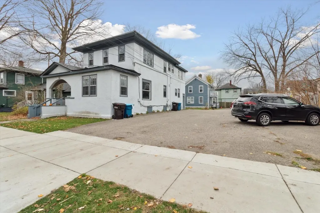 809-807 W Cedar Street Kalamazoo City MI 49007
