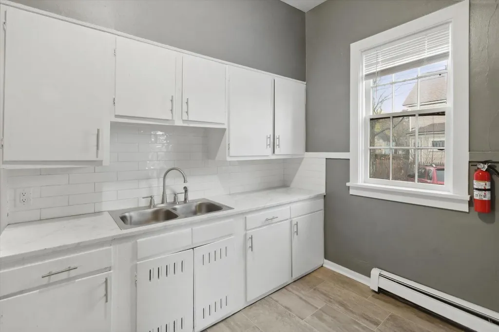 809-807 W Cedar Street Kalamazoo City MI 49007