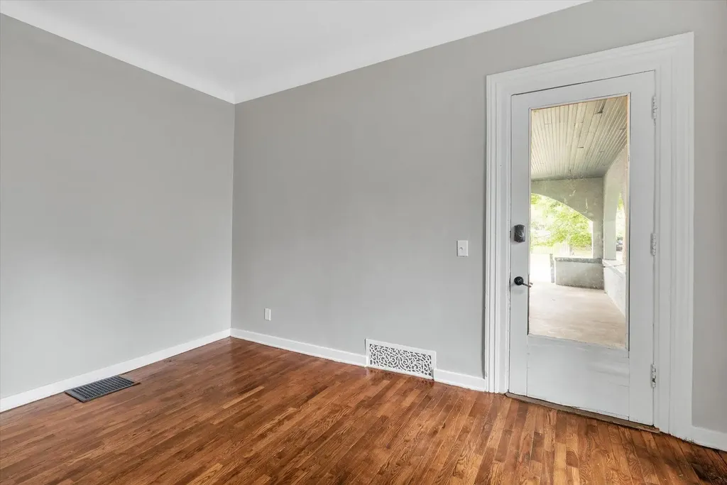 809-807 W Cedar Street Kalamazoo City MI 49007