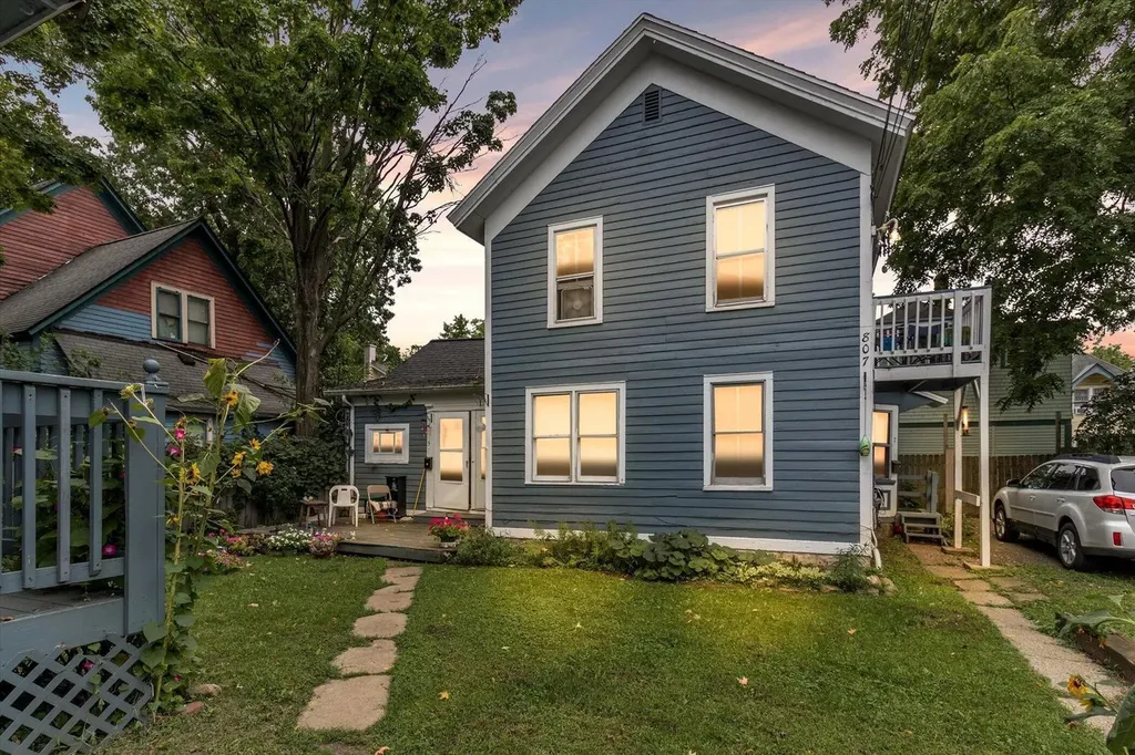 809-807 W Cedar Street Kalamazoo City MI 49007