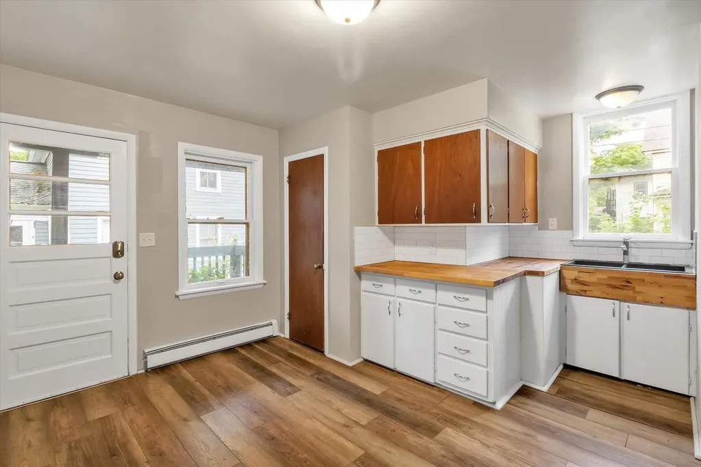809-807 W Cedar Street Kalamazoo City MI 49007