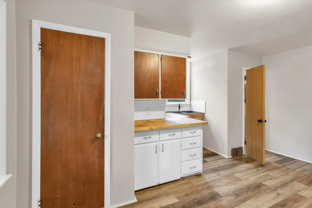 809-807 W Cedar Street Kalamazoo City MI 49007