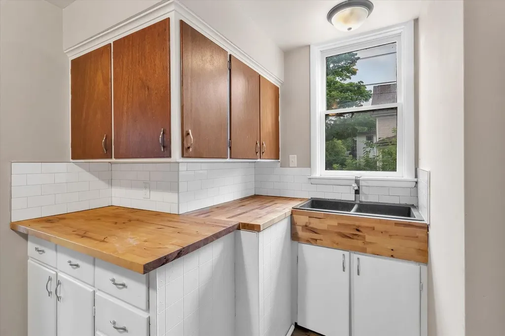809-807 W Cedar Street Kalamazoo City MI 49007