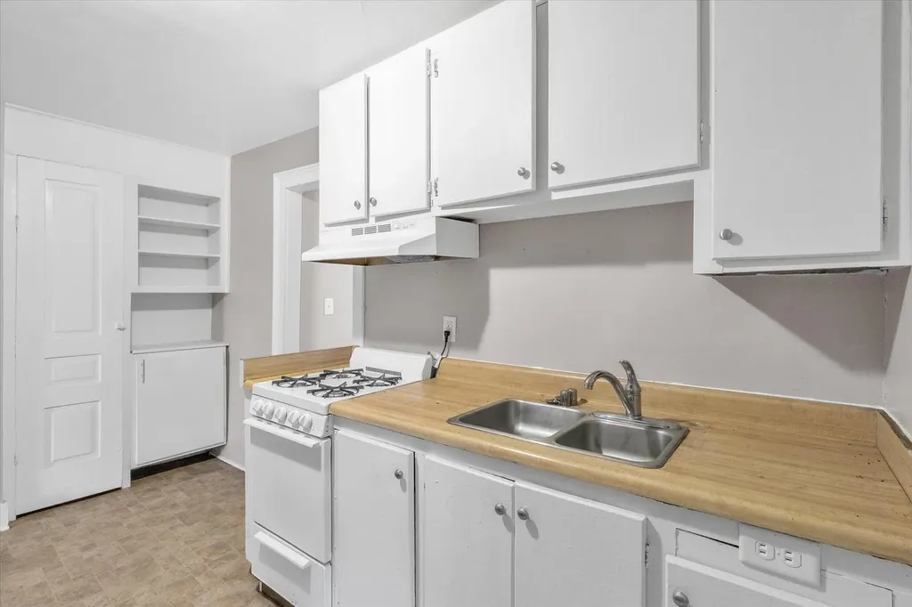 809-807 W Cedar Street Kalamazoo City MI 49007