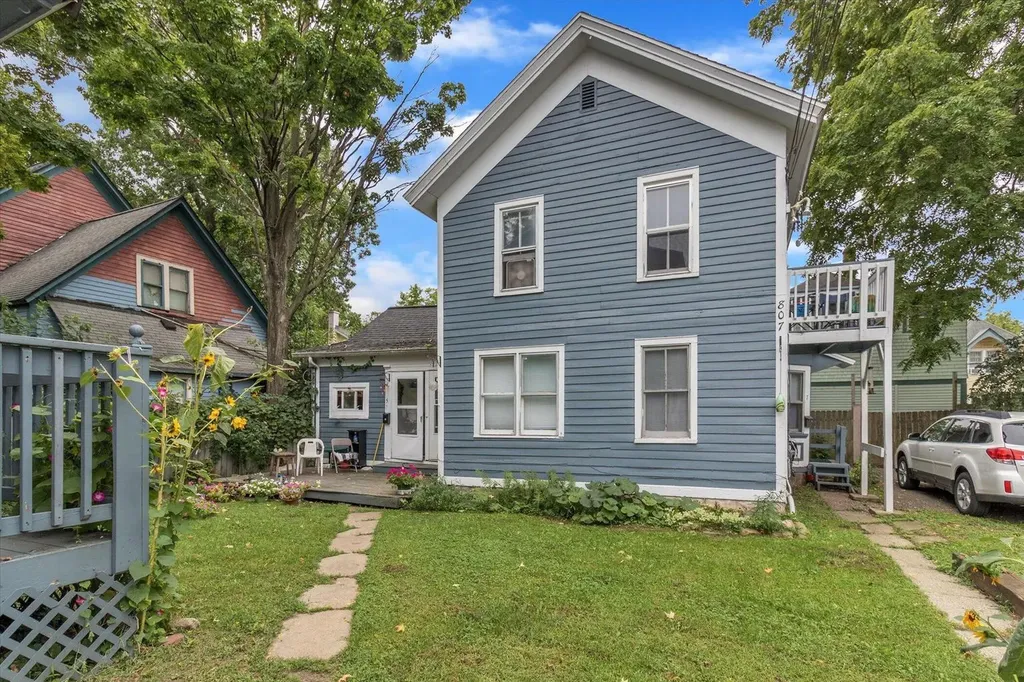 809-807 W Cedar Street Kalamazoo City MI 49007