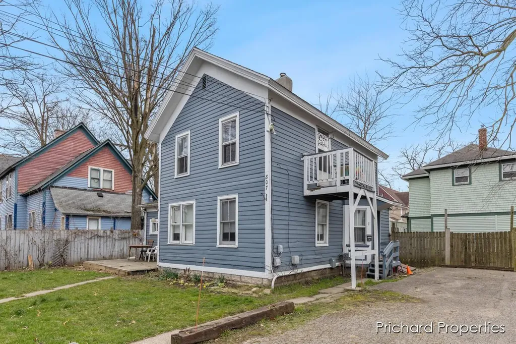 809-807 W Cedar Street Kalamazoo City MI 49007