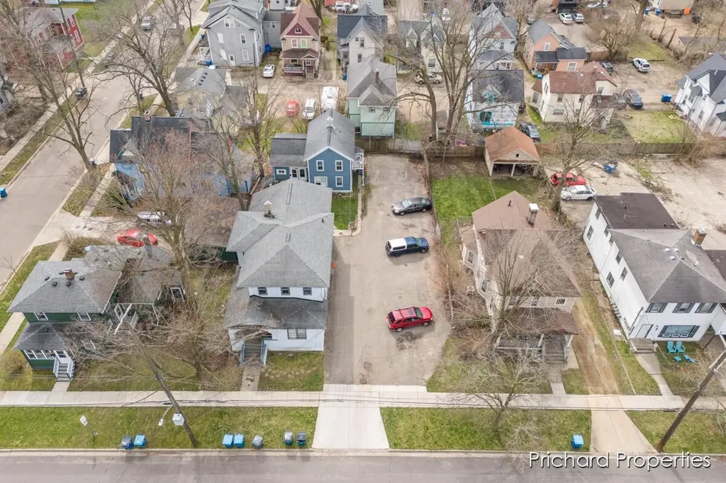 809-807 W Cedar Street Kalamazoo City MI 49007