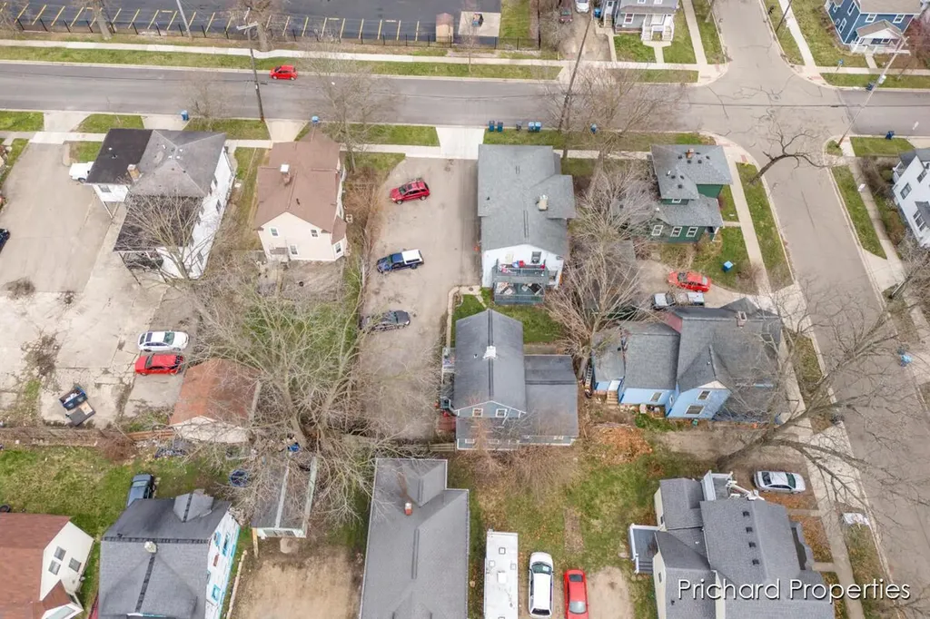 809-807 W Cedar Street Kalamazoo City MI 49007