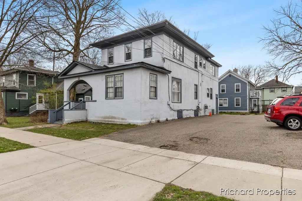 809-807 W Cedar Street Kalamazoo City MI 49007