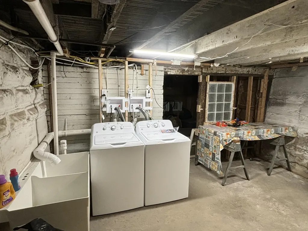 809-807 W Cedar Street Kalamazoo City MI 49007