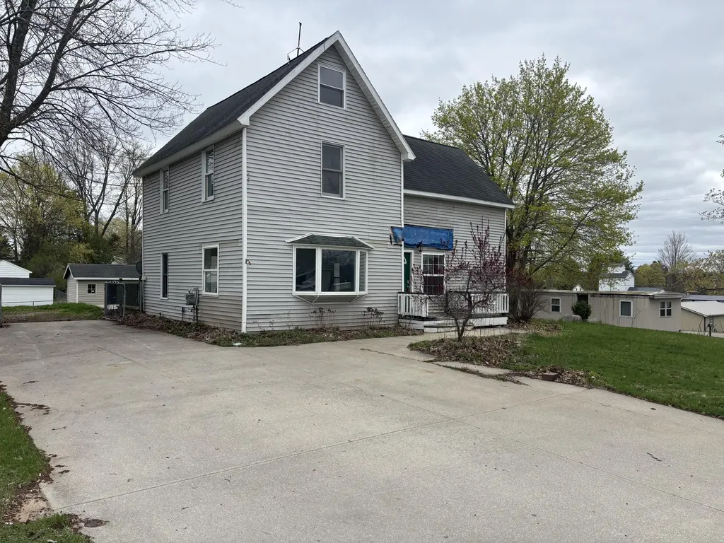 206 E 6th Street Marion Township MI 49665