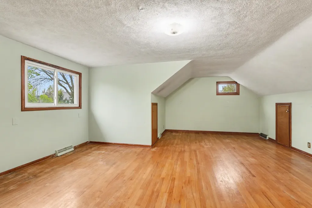 2120 Leffingwell Avenue NE Grand Rapids Charter Township MI 49525