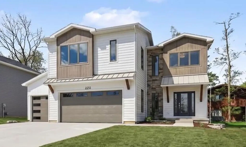 2329 Elinor Lane SE East Grand Rapids City MI 49506