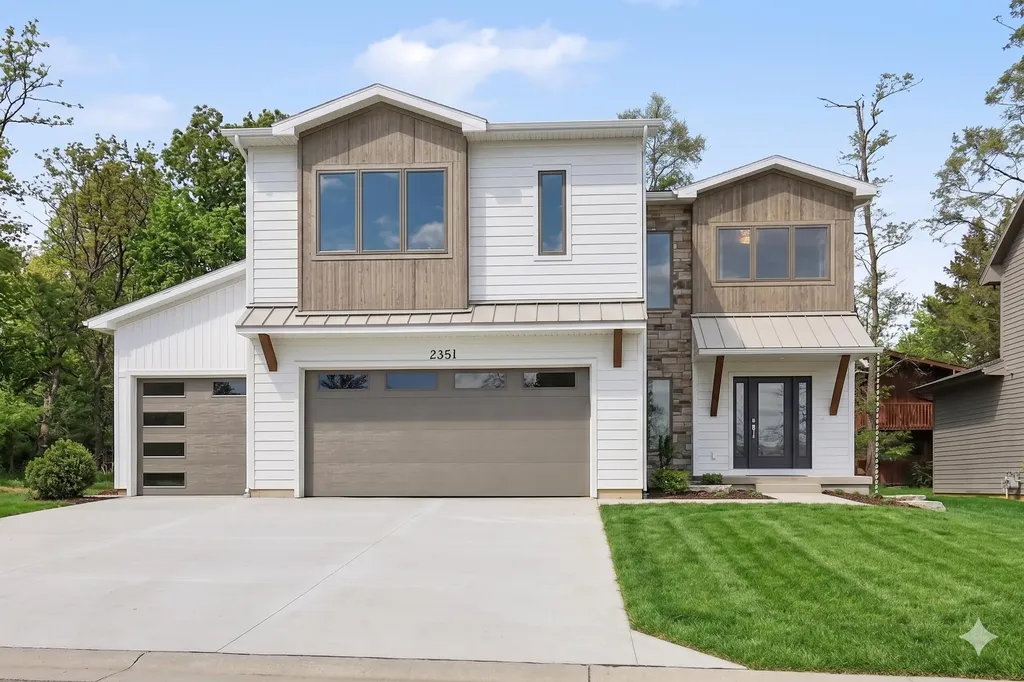 2329 Elinor Lane SE East Grand Rapids City MI 49506