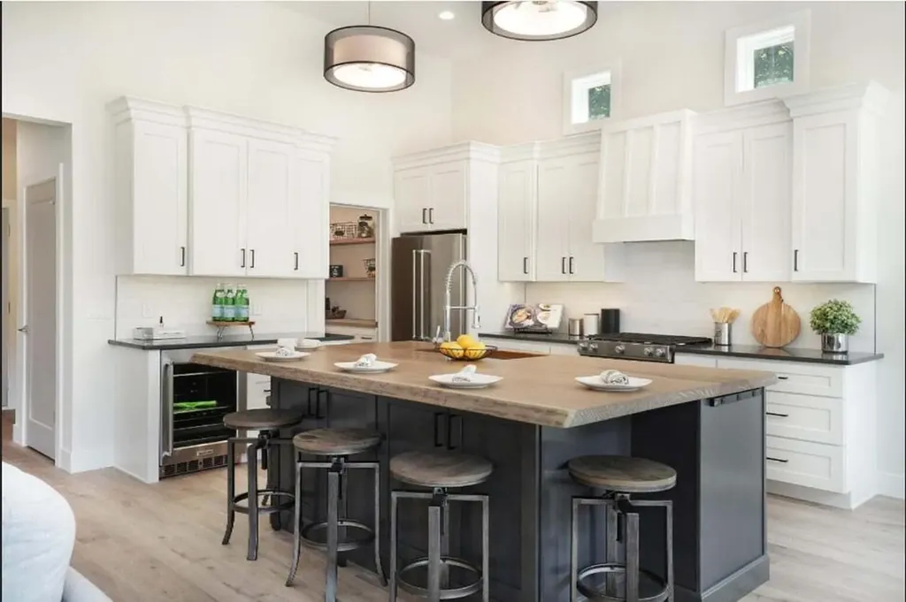 2330 Elinor Lane SE East Grand Rapids City MI 49506