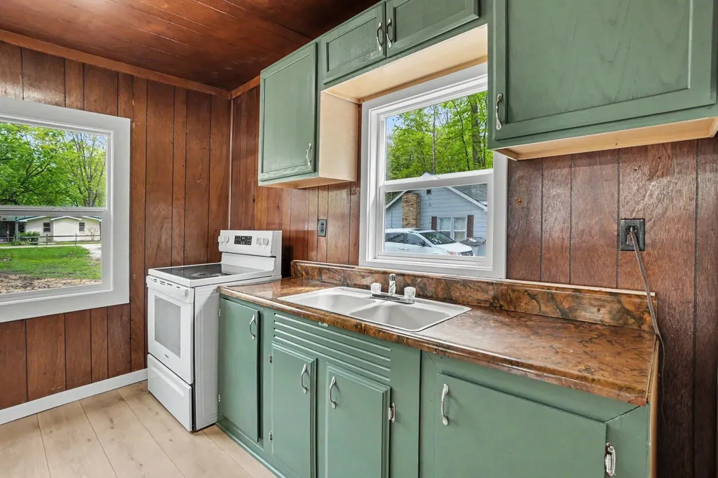 4206 S Shore Drive Cheshire Township MI 49010