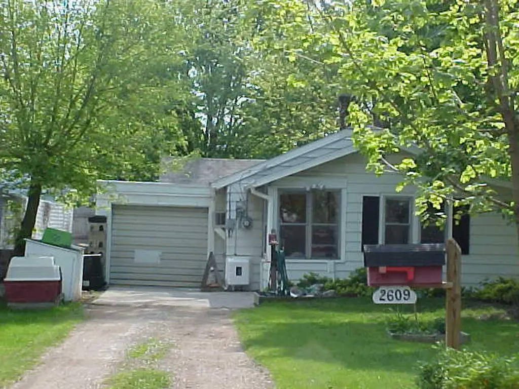 2609 Maplewood Avenue Lansing City MI 48901