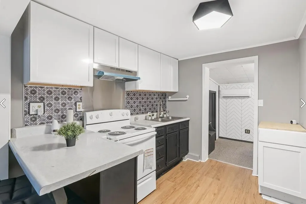 2609 Maplewood Avenue Lansing City MI 48901