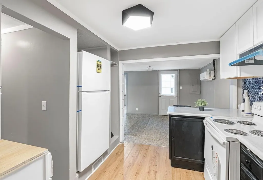 2609 Maplewood Avenue Lansing City MI 48901