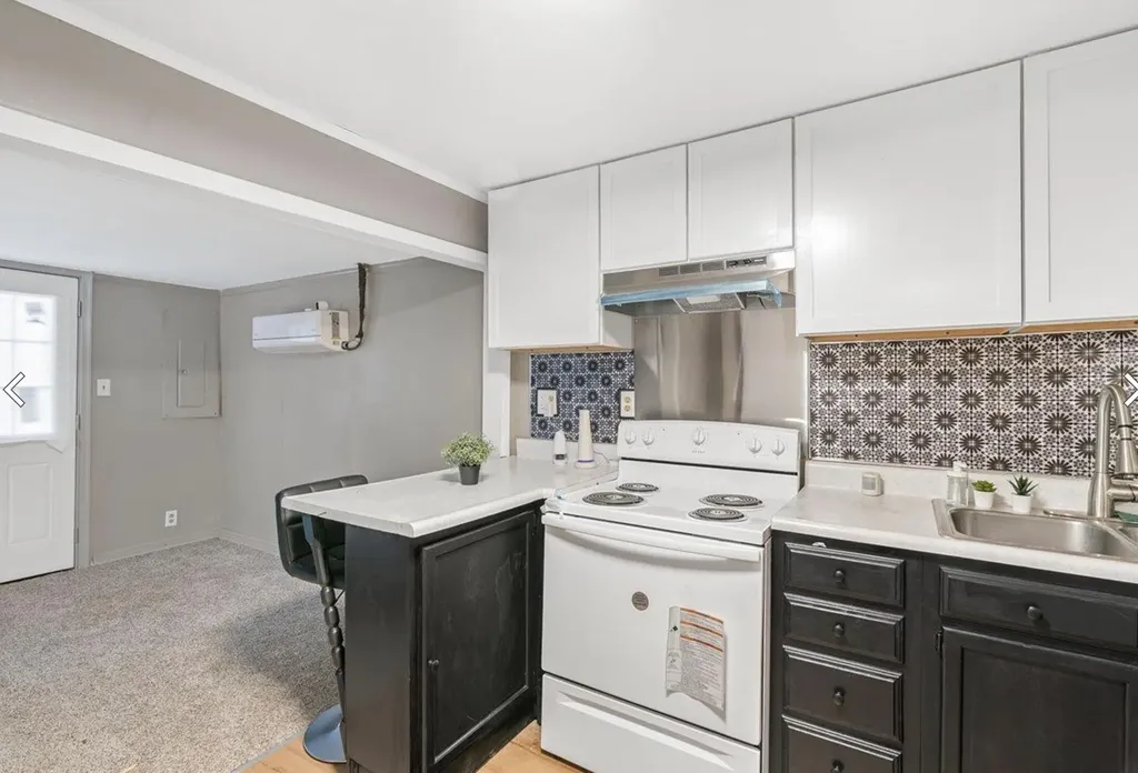 2609 Maplewood Avenue Lansing City MI 48901
