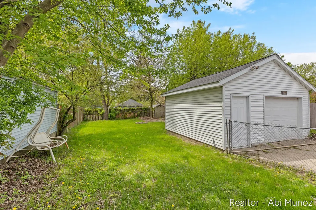 2029 Arnold Avenue SW Wyoming City MI 49509