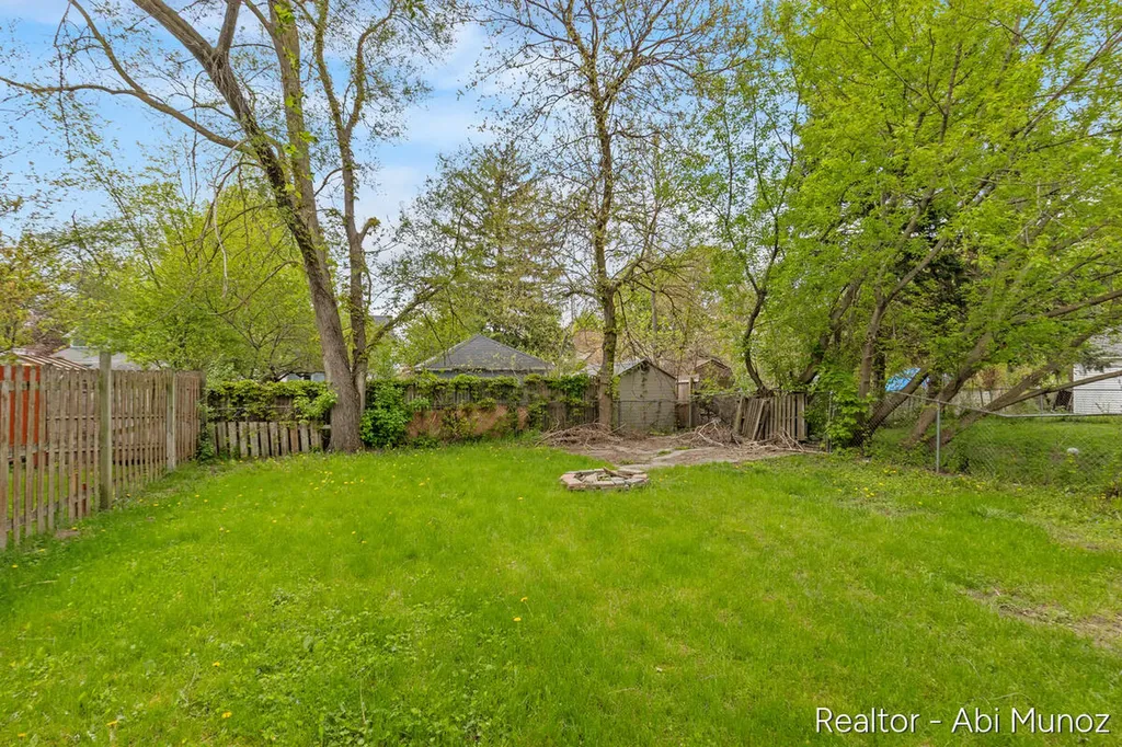 2029 Arnold Avenue SW Wyoming City MI 49509