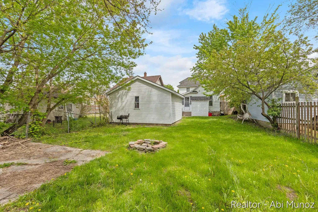 2029 Arnold Avenue SW Wyoming City MI 49509