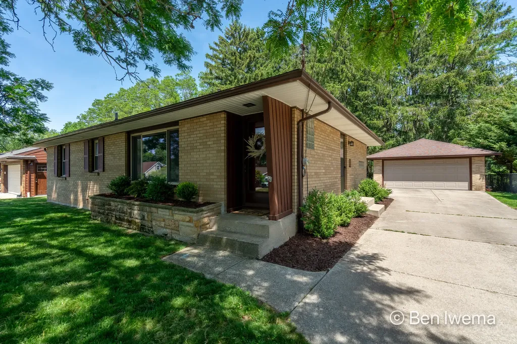 1010 Barber Terrace NW Grand Rapids City MI 49504
