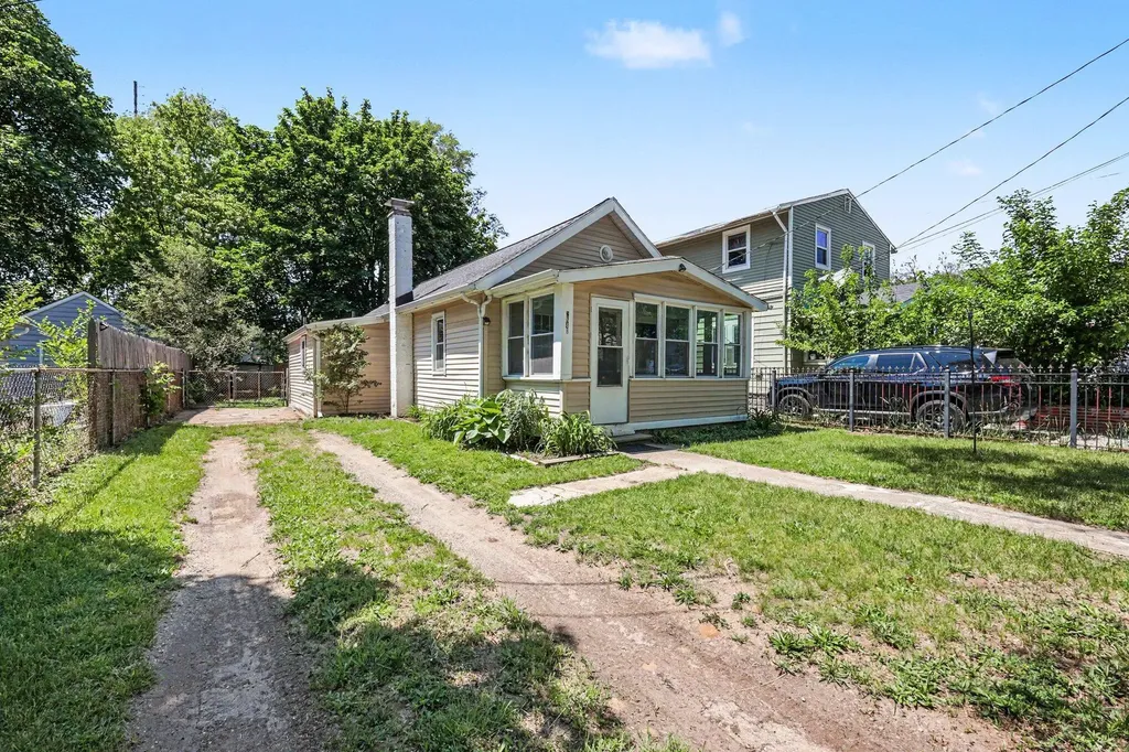 2841 Longstreet Avenue SW Wyoming City MI 49509
