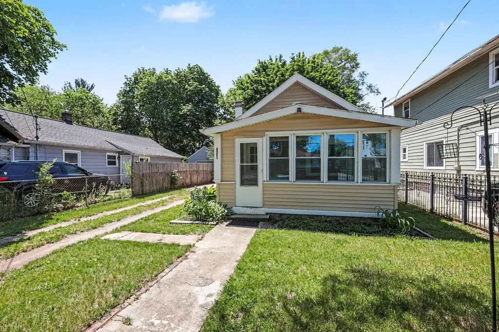 2841 Longstreet Avenue SW Wyoming City MI 49509