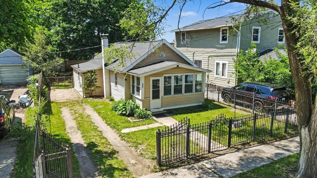 2841 Longstreet Avenue SW Wyoming City MI 49509