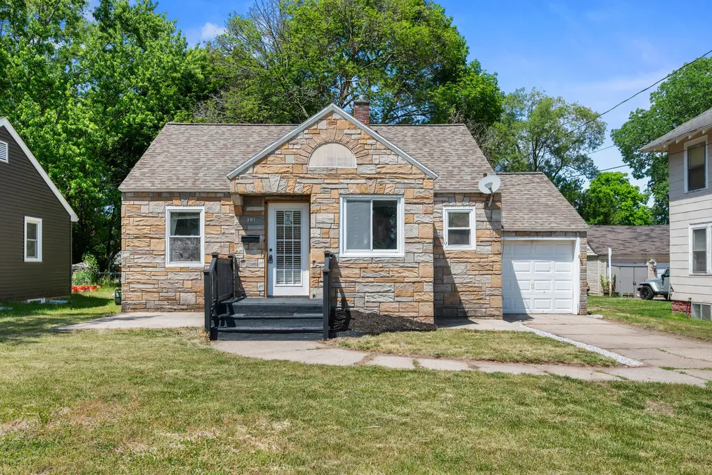 301 Lemyra Street SE Wyoming City MI 49548