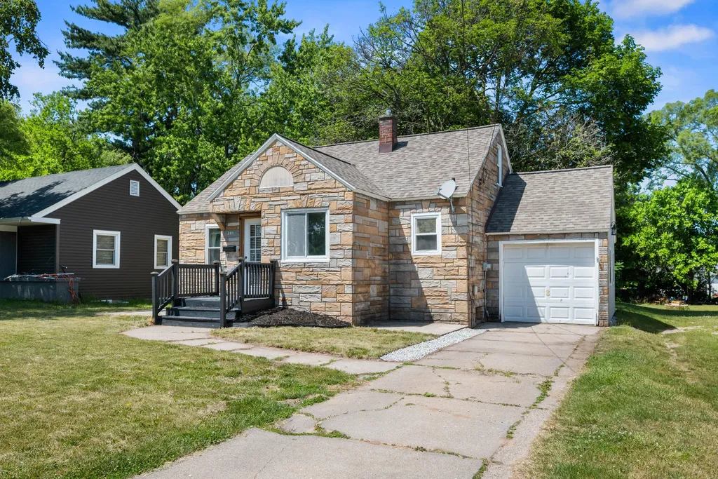 301 Lemyra Street SE Wyoming City MI 49548