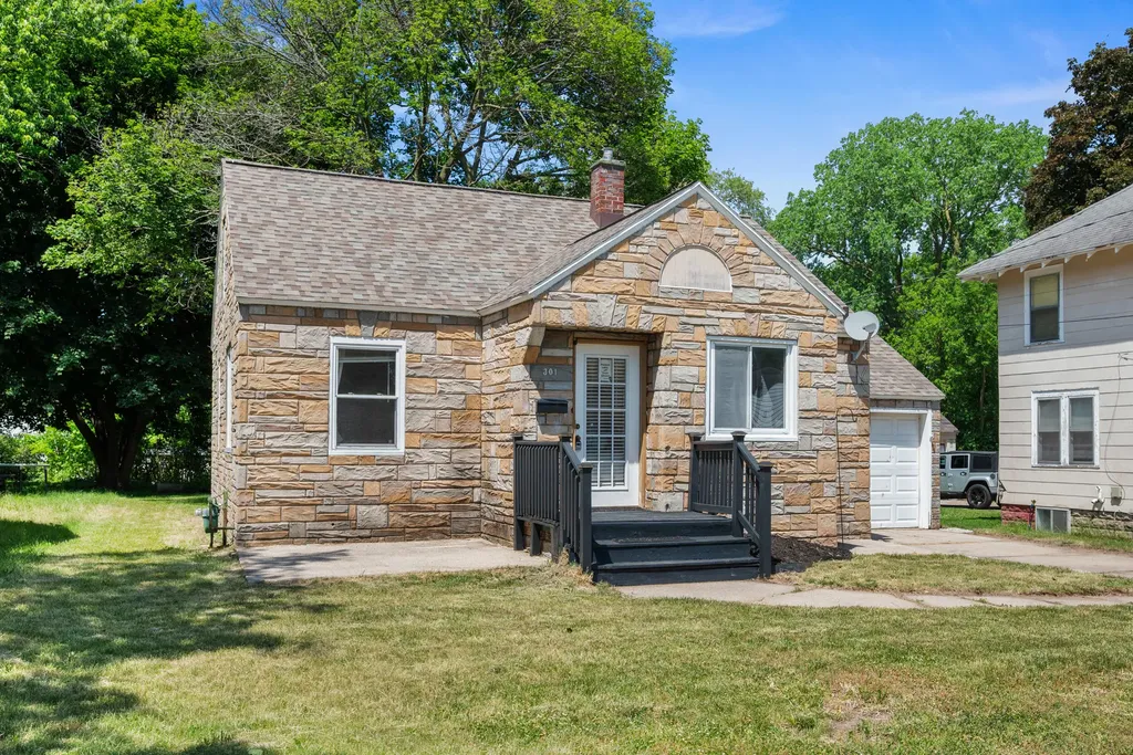 301 Lemyra Street SE Wyoming City MI 49548