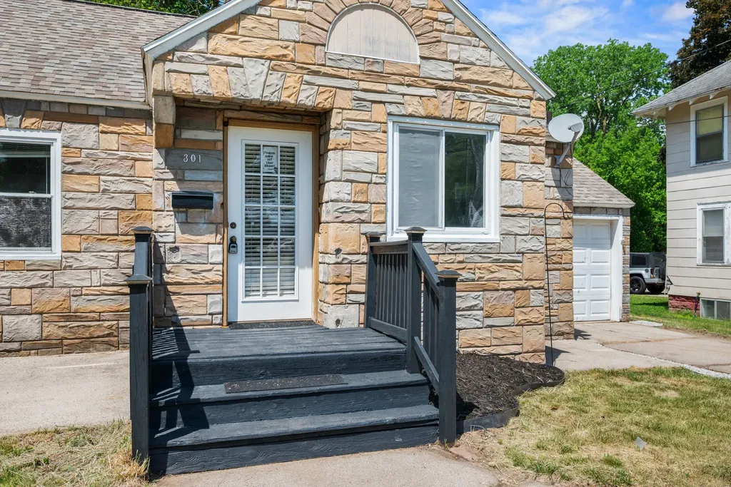 301 Lemyra Street SE Wyoming City MI 49548