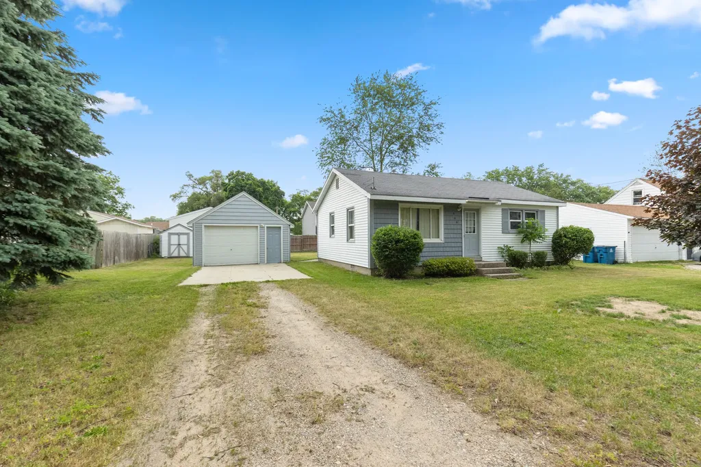 305 Majestic Street SE Kentwood City MI 49548