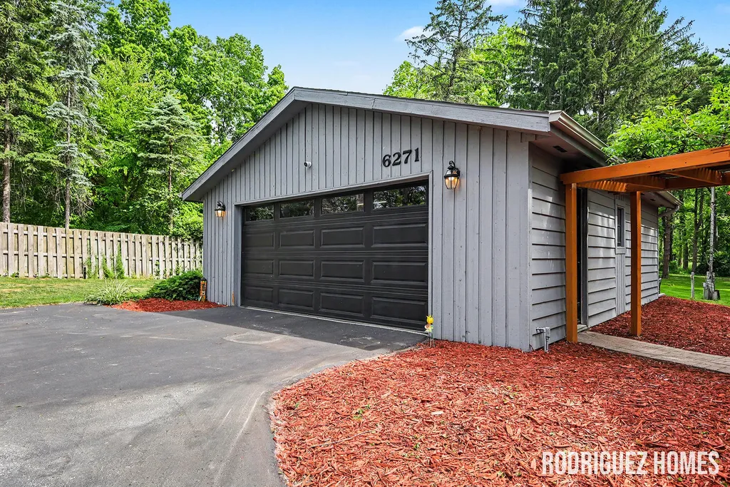 6271 Cascade Road SE Cascade Charter Township MI 49546